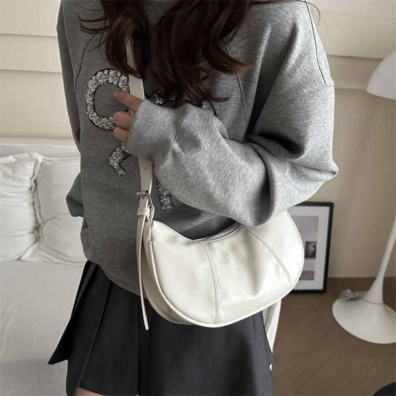 Korean niche design underarm bag for women 2024 autumn New high-end bag, silver crescent bag, single-shoulder crossbody bag Specification drawing