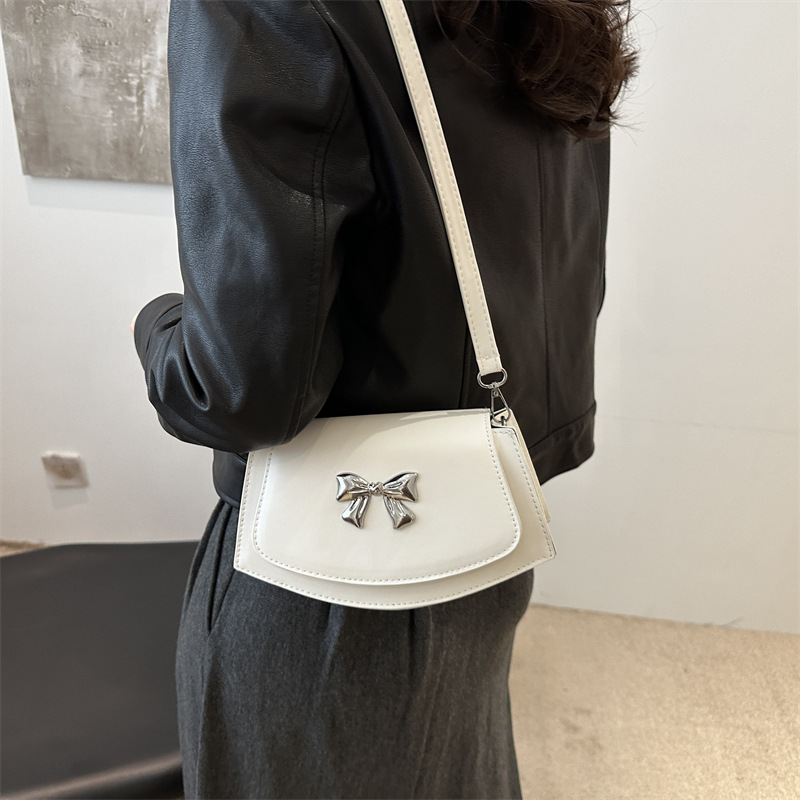 Korean style fashion bag for women 2024 New simple solid color versatile Butterfly commuter bag, high-end and niche crossbody bag Specification drawing