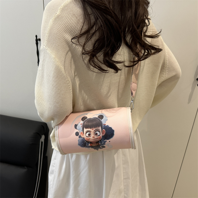 The new Spring 2025 cartoon-printed cylindrical bag with large capacity and wide shoulder strap, single-shoulder crossbody bag, is crossing the cross-border trend Specification drawing