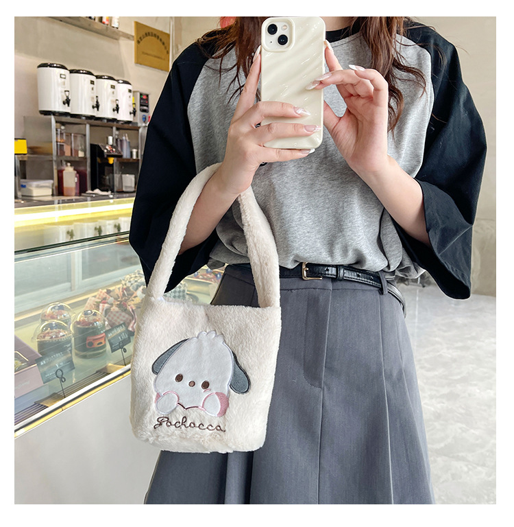 New plush bucket bag: Cinnamon Dog, Melody Pudding Dog, Kumi Cartoon soft and cute girlish handbag Application Scenario