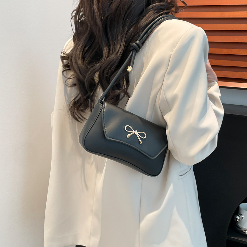 New solid-color, elegant and fashionable Korean-style bow with a stylish texture. Spring 2025 single-shoulder casual underarm baguette bag Specification drawing