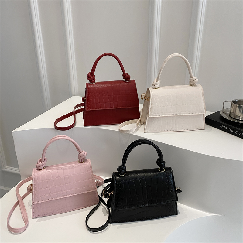New fashionable solid color simple and versatile commuter women's bag 2025 summer trendy and stylish hand-held shoulder crossbody bag for women Application Scenario