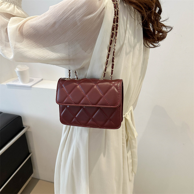 Diamond-patterned embroidered thread handbag for women, new high-quality flip cover small square bag, solid color, elegant, single-shoulder crossbody bag for women, trendy Specification drawing