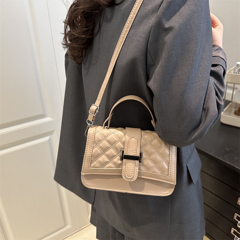 Cross-border fashion Women's Bag 2025 New style diamond embroidery thread patchwork Women's bag, single-shoulder crossbody hand-held small square bag details Picture