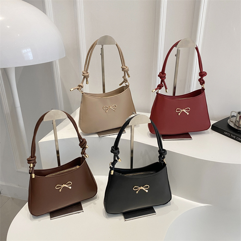 2025 Fashion Bow New Korean-style, trendy and stylish commuter baguette underarm single-shoulder bag for women Application Scenario