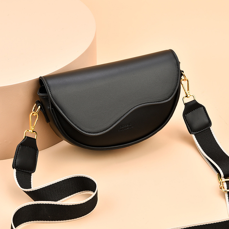 A versatile crossbody bag for women 2024, a fashionable and retro underarm bag from France, a niche single-shoulder saddle bag, is now available Specification drawing