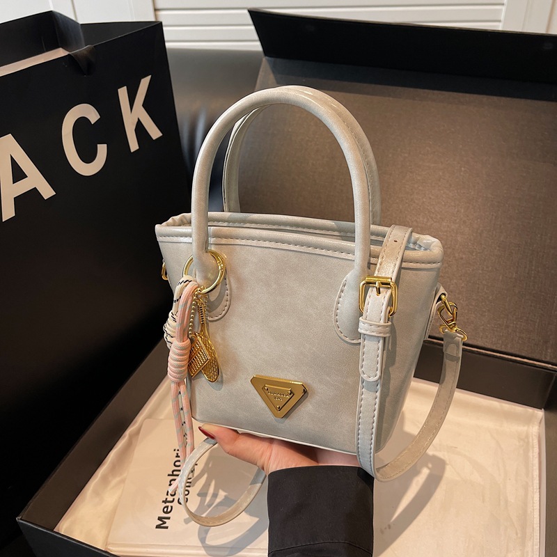 Korean niche vintage handbag for women, 2025 new trendy and fashionable shopping basket, versatile crossbody bag, bucket bag for women full figure