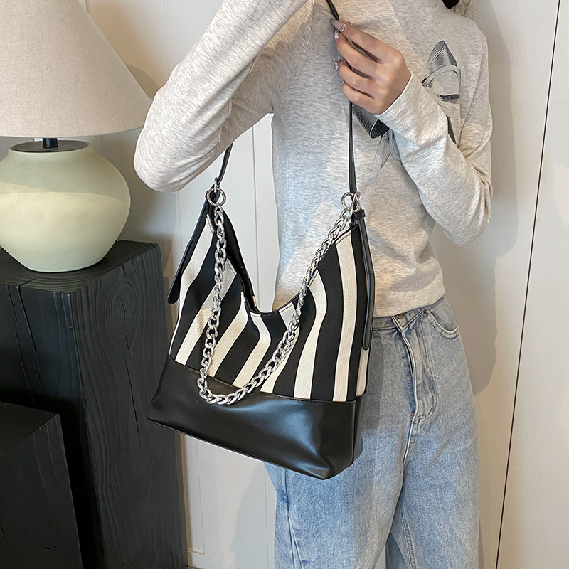 Cross-border niche striped bag for women, 2025 new large-capacity chain hand-held bucket bag, trendy single-shoulder crossbody bag details Picture