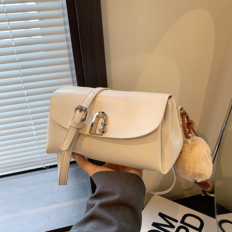 A new Korean style Instagram trendy and fashionable small square bag for women in 2025, with a unique and high-end feel, simple and casual single-shoulder bag full figure