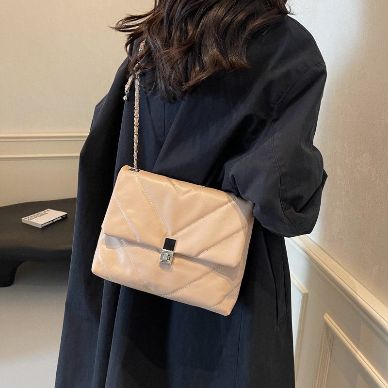 This year's popular bags: 2024 new fashion single-shoulder bags, autumn soft leather chain bags, and high-quality commuter crossbody bags details Picture