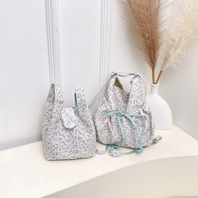 Spring floral backpack, Instagram-style 2025 new Korean bucket bag, women's large-capacity commuter single-shoulder bag Application Scenario