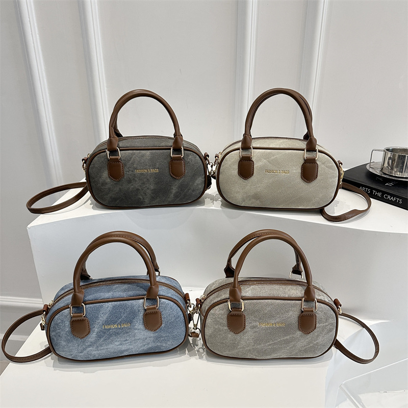 This year, the "Small Bag Women 2025" new fashion single-shoulder crossbody bag is a versatile Boston pillow bag for commuting Application Scenario