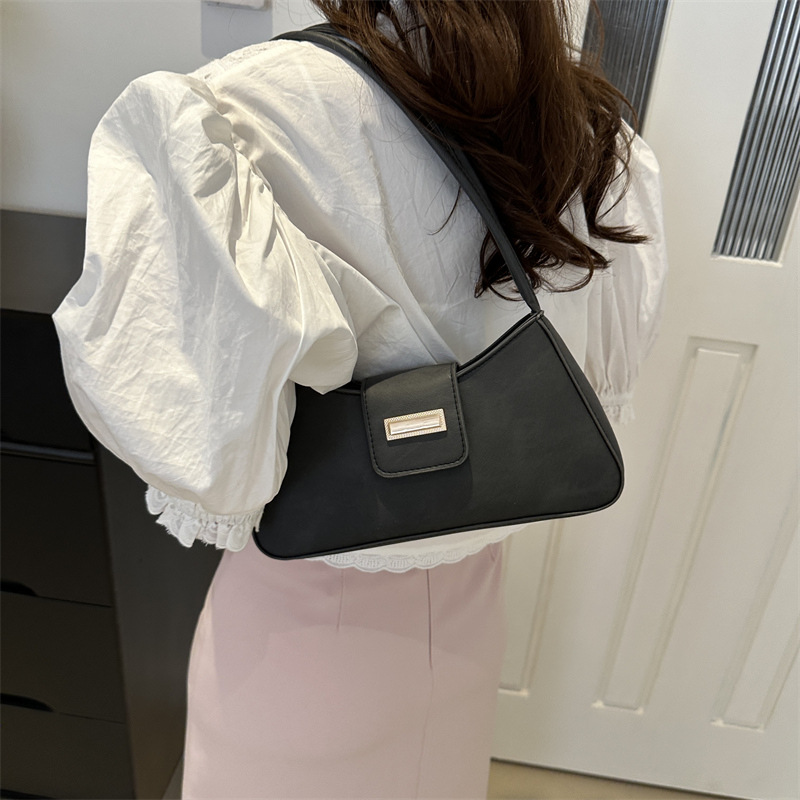 A stylish and high-quality French niche bag, a new 2024 women's bag in solid color, a popular crossbody single-shoulder underarm baguette bag Specification drawing