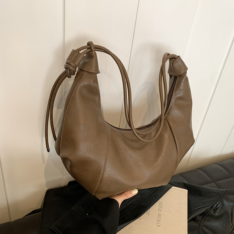 Retro Maillard women's 2024 new style trendy, fashionable and high-end single-shoulder bag with large capacity crossbody dumpling bag details Picture