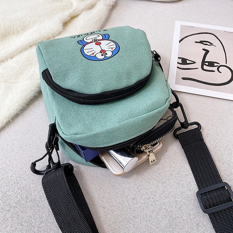 The 2019 new Japanese-style cartoon canvas crossbody bag for the cute little girl from Harajuku, a student single-shoulder bag Application Scenario