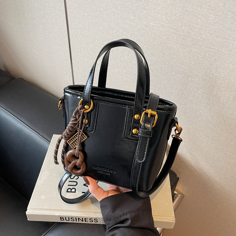 A retro and casual bucket bag for women in 2024, a trendy and fashionable single-shoulder bag with a high-end Korean style and versatile women's bag Specification drawing