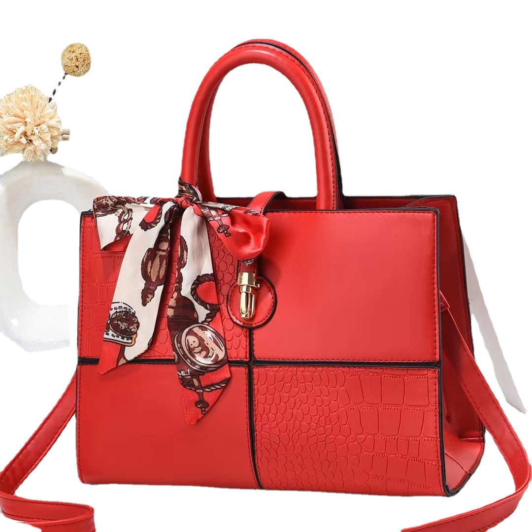New summer 2024 tote bag with a high-end feel, large-capacity handbag, single-shoulder crossbody bag Application Scenario