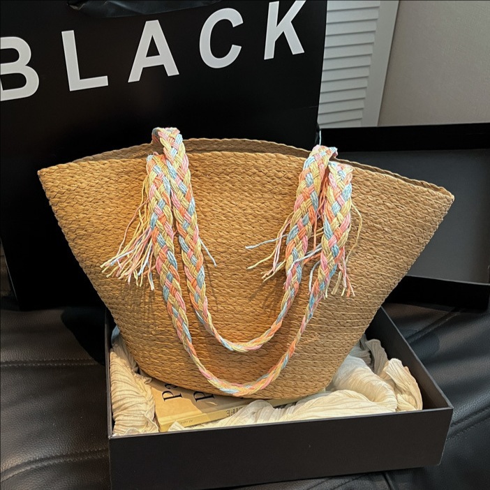 2025 Summer new woven vacation beach solid color tote bag for women, large capacity, casual, fashionable and niche single-shoulder bag full figure