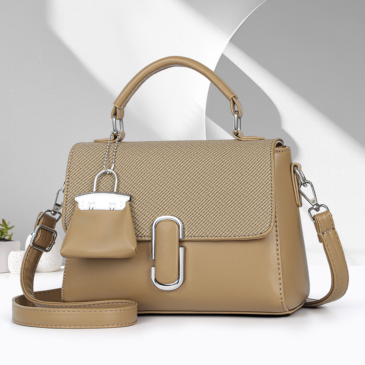 2025 New flip-top envelope bag for women, single-shoulder crossbody small square bag, European and American fashion, underarm bag, versatile for commuting Specification drawing