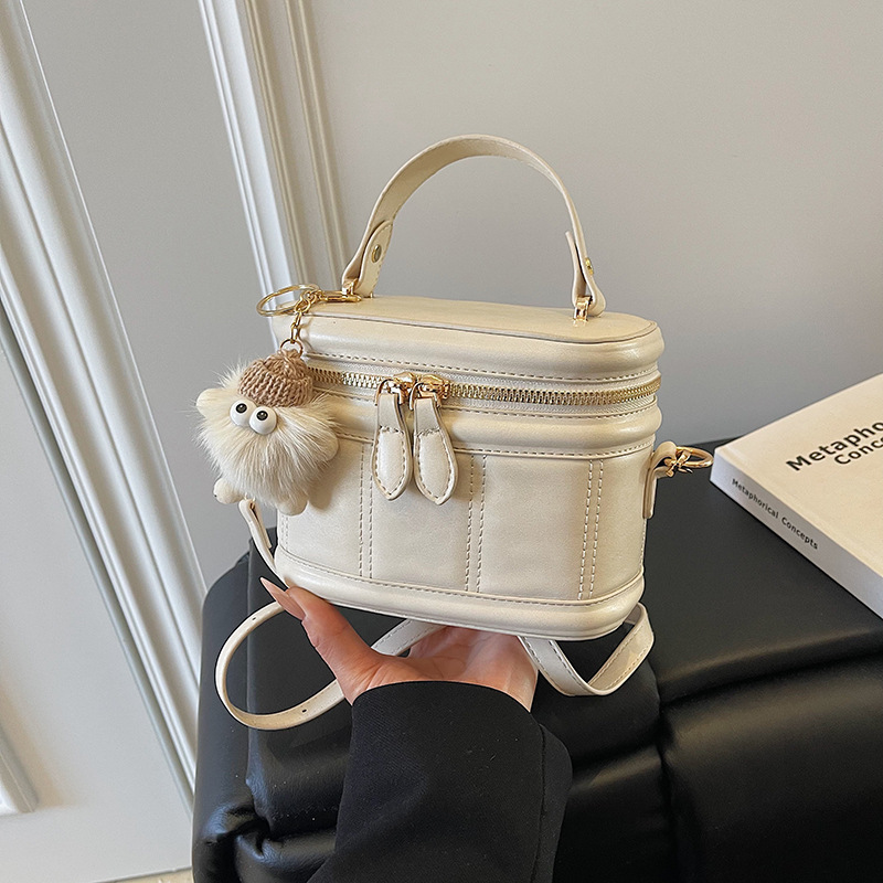 Crossbody bag, versatile small bag, women's 2025 new light luxury niche design, high-end single-shoulder bag, hand-held box bag details Picture