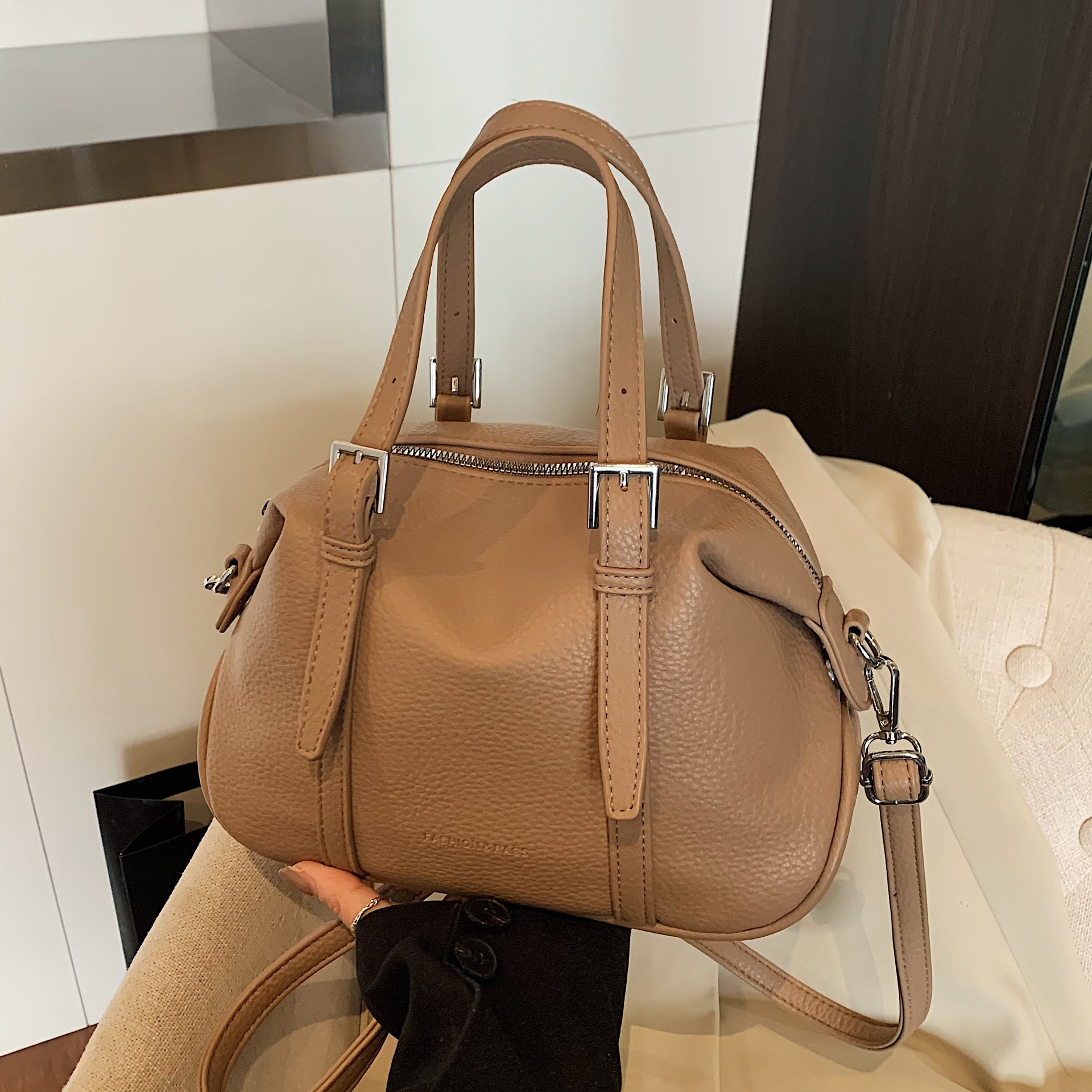 High-end retro lychee pattern small bag for women, 2025 new spring trend underarm single-shoulder bag, hand-held Boston bag full figure