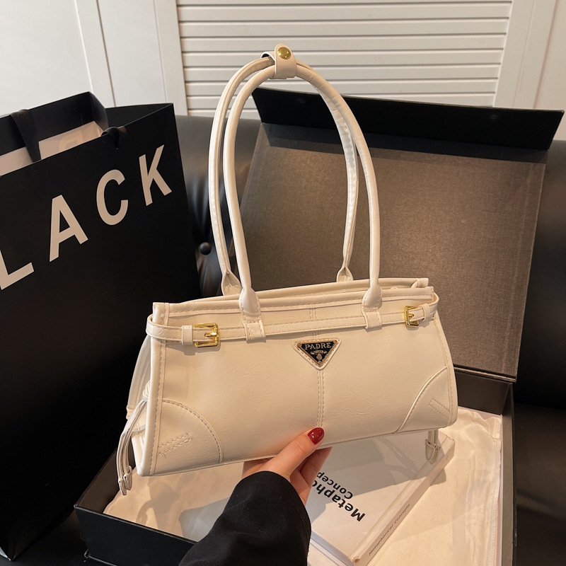 Korean niche design handbag, a new trendy and fashionable commuting shoulder bag for women in 2025, with a sense of high-end underarm bag full figure
