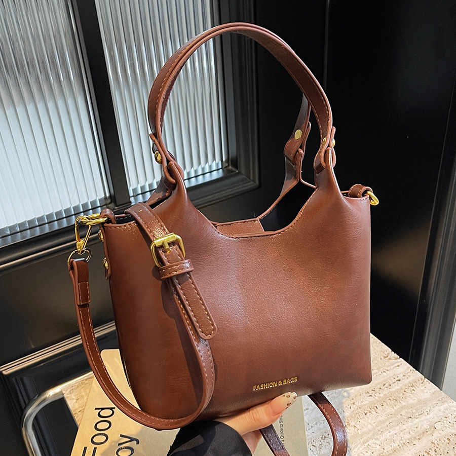 High-end retro handbag, fashionable hand-held bag, women's 2024 casual, trendy and versatile commuter single-shoulder crossbody bag full figure