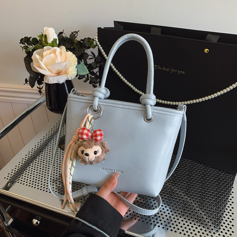 Korean high-end and stylish small bag 2025 new style, versatile and simple handbag, single-shoulder crossbody bag for work and commuting full figure