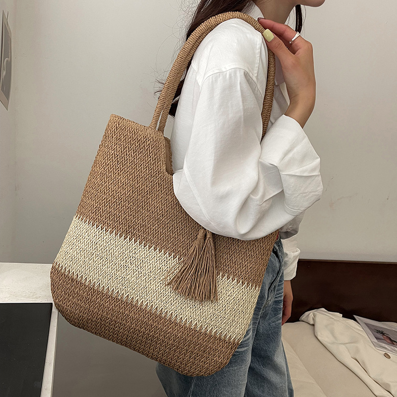 Summer new single-shoulder woven bag, beach vacation straw woven bag, casual large-capacity commuting hand-held bucket bag details Picture