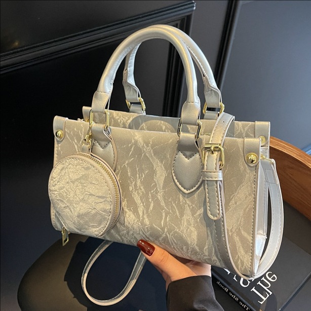 Cross-border 2025 New niche, high-end and stylish handbag, a versatile and casual commuter single-shoulder crossbody bag for women full figure