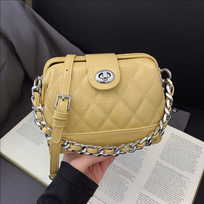 The 2025 new Chanel style diamond-shaped chain handbag is a high-end and versatile commuter single-shoulder crossbody bag for women full figure