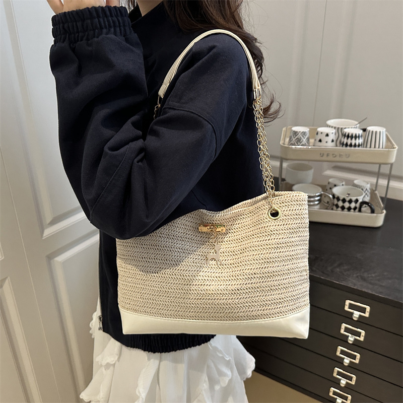 A new summer large-capacity hand-held shoulder tote bag made of straw weaving for women in 2025 Specification drawing