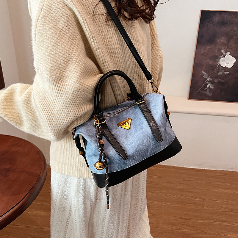 Casual handbag for women, 2024 new crossbody bag, winter fashion, super popular and versatile single-shoulder bag, commuting bag Application Scenario