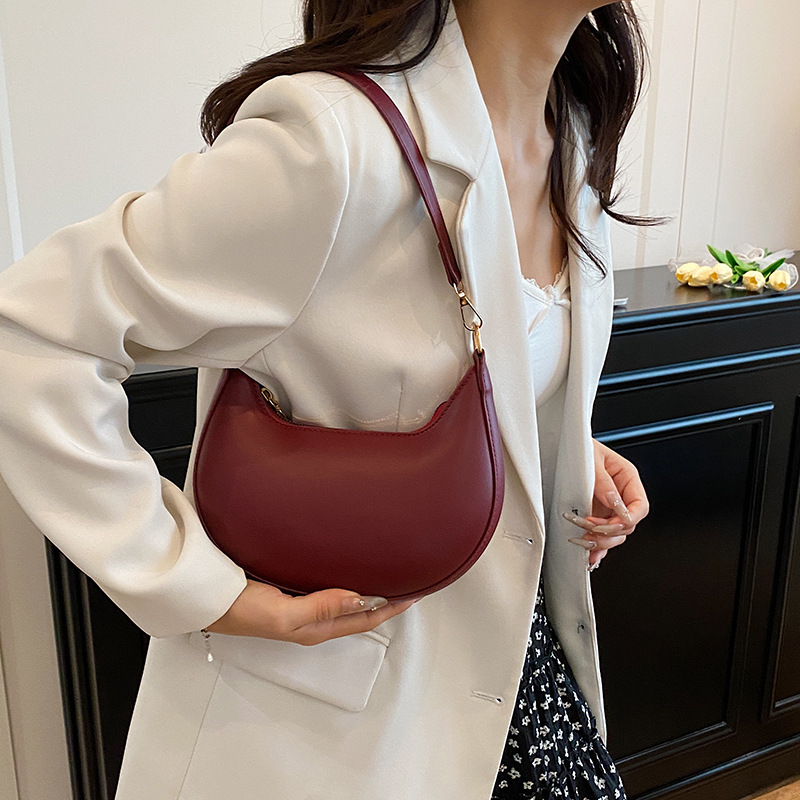 2025 Summer New fashion single-shoulder bag, simple crescent bag, niche commuter bag, French underarm personalized women's bag details Picture