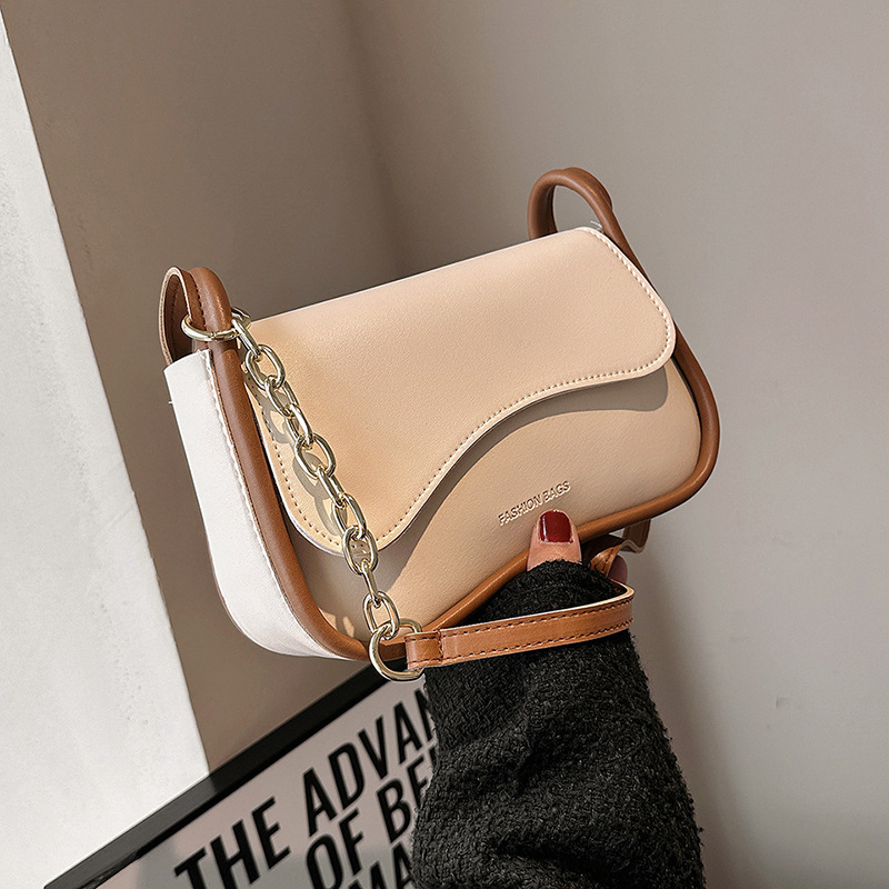 The fresh and artistic color-blocking small square women's bag is a niche 2023 spring fashion single-shoulder crossbody bag with a versatile feel for ladies full figure