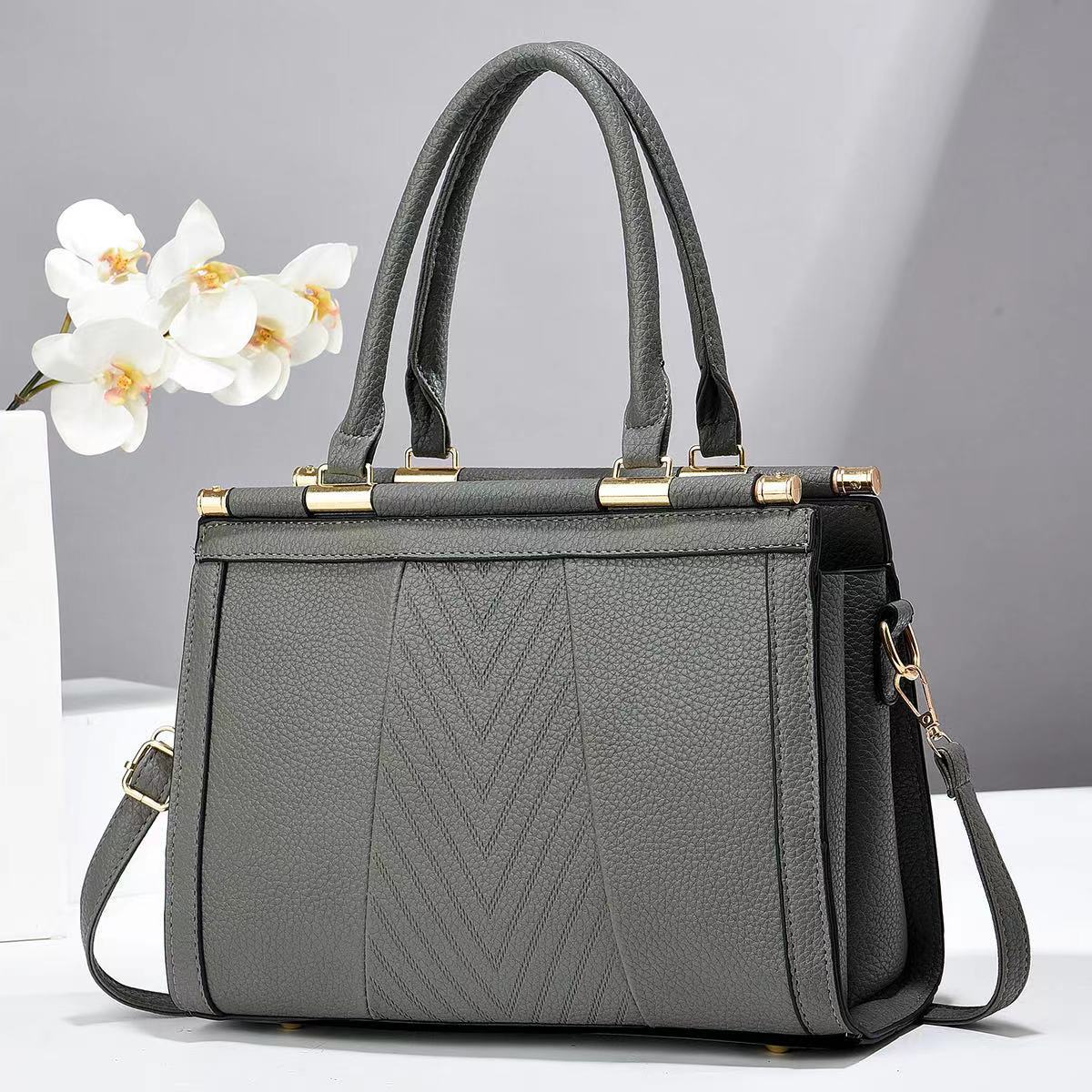 New style of Korean-style casual cross-border bag with high appearance level, high-end feel, versatile shoulder bag, large capacity handbag and crossbody bag Application Scenario