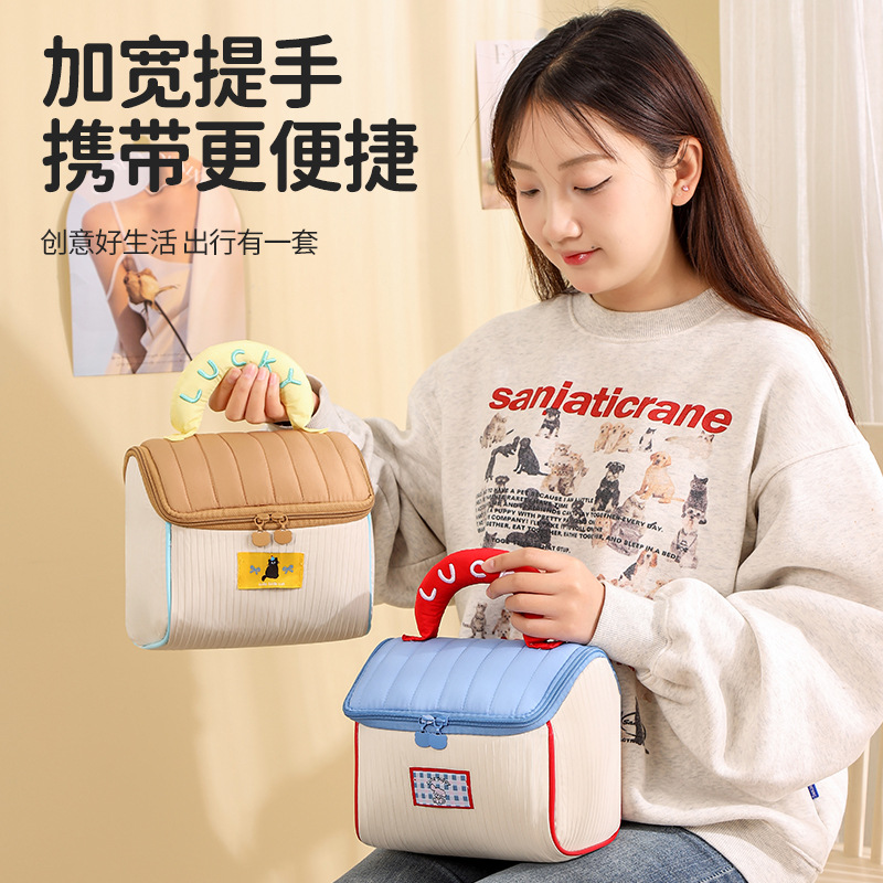 Runhui's new fun little house makeup bag is a cute and large-capacity portable storage bag with a high level of appearance Application Scenario