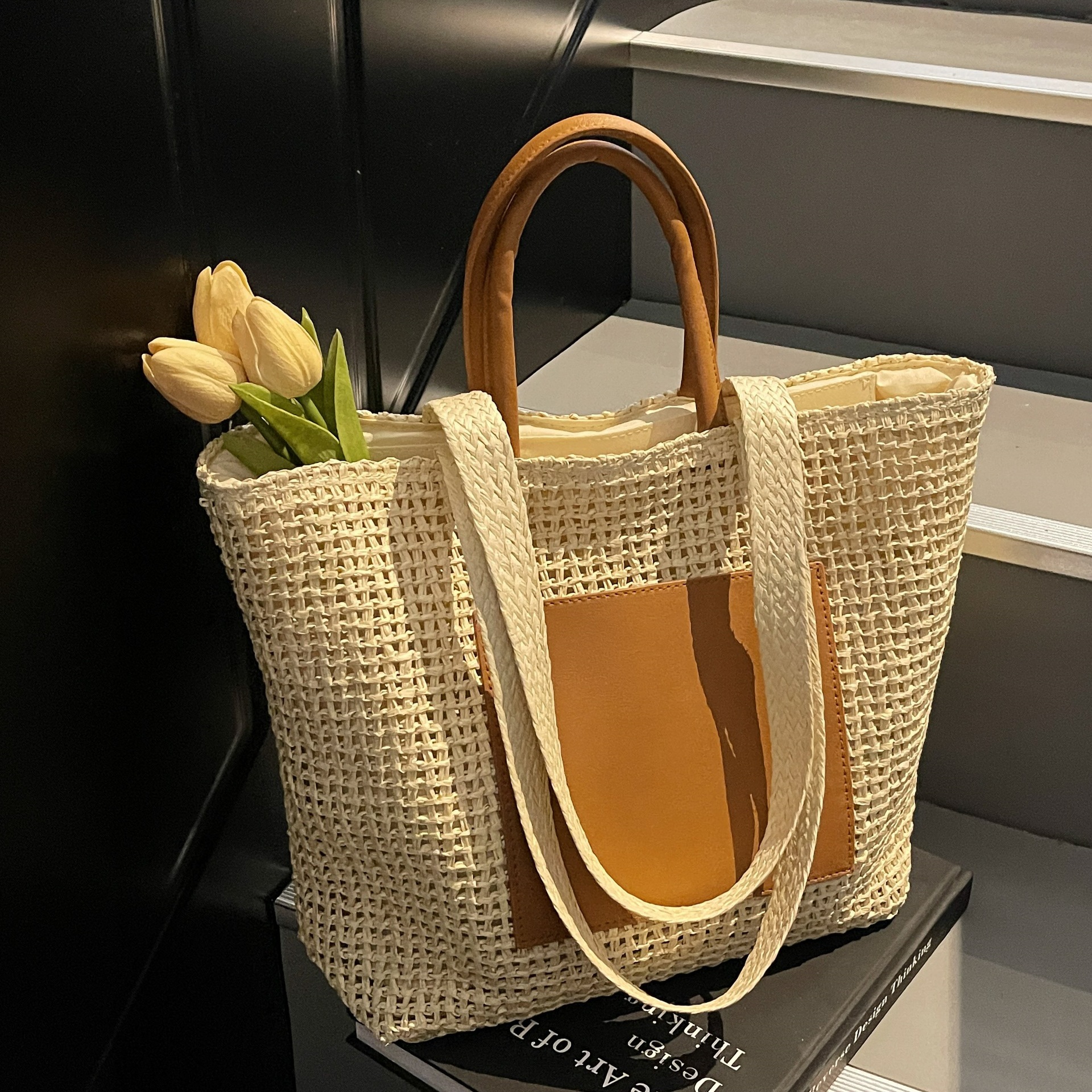 Cross-border large-capacity hand-carried woven bag for women, 2025 new fashion single-shoulder bag, Korean-style contrasting color niche tote bag full figure