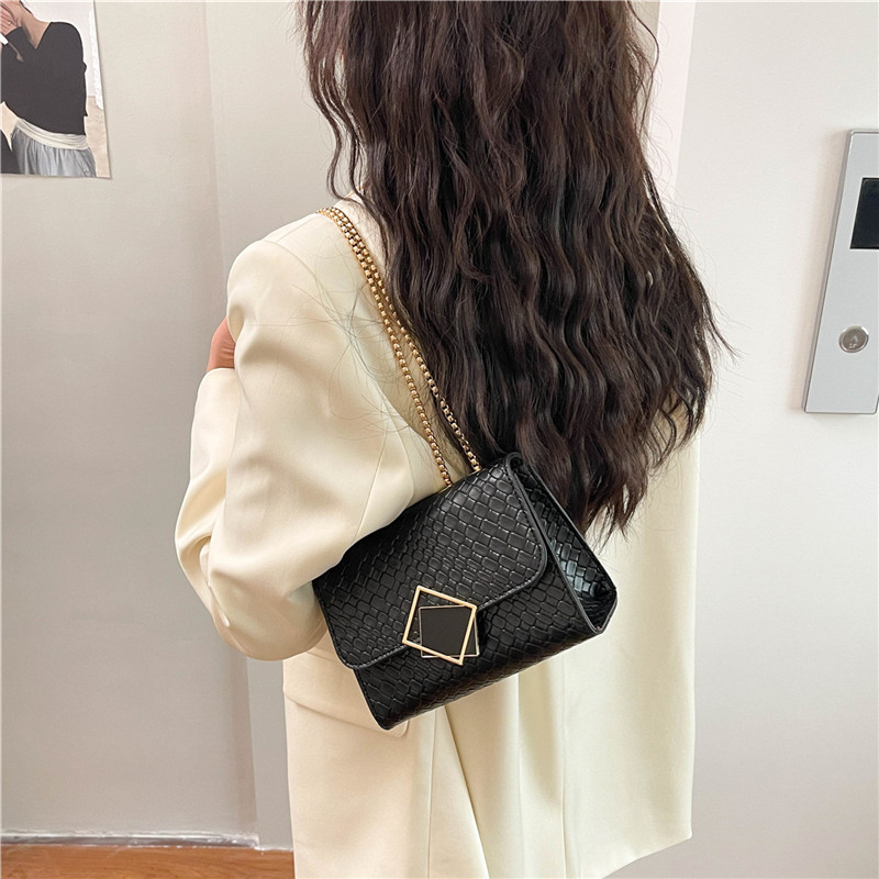 Cross-border Women's embossed small square bag 2025 Spring Korean Edition New square single-shoulder crossbody small square bag Specification drawing