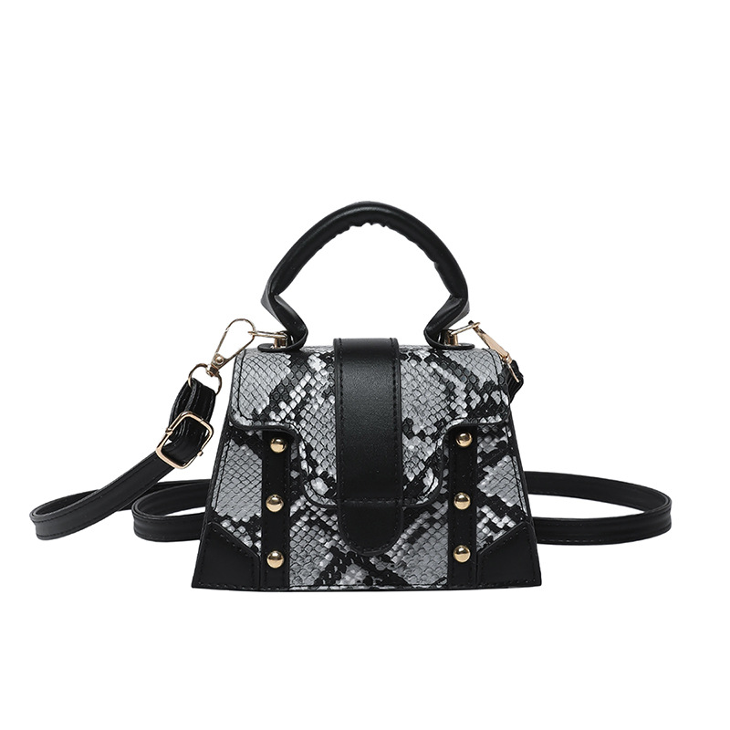 Fashionable, individualistic, large-capacity and stylish 2025 new snake-patterned design, trendy spliced crossbody single-shoulder hand-carry small square bag Item Picture