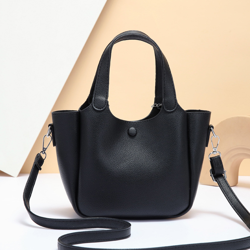 New fashionable, casual and versatile women's bag, new exquisite women's commuting single-shoulder bag, large capacity and simple handbag Application Scenario