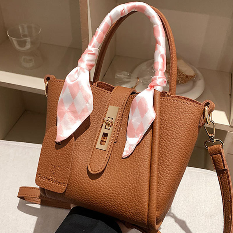 High-end quality bag for women 2024 new single-shoulder bag, simple and fashionable, large-capacity hand-held tote bag, simple and stylish details Picture