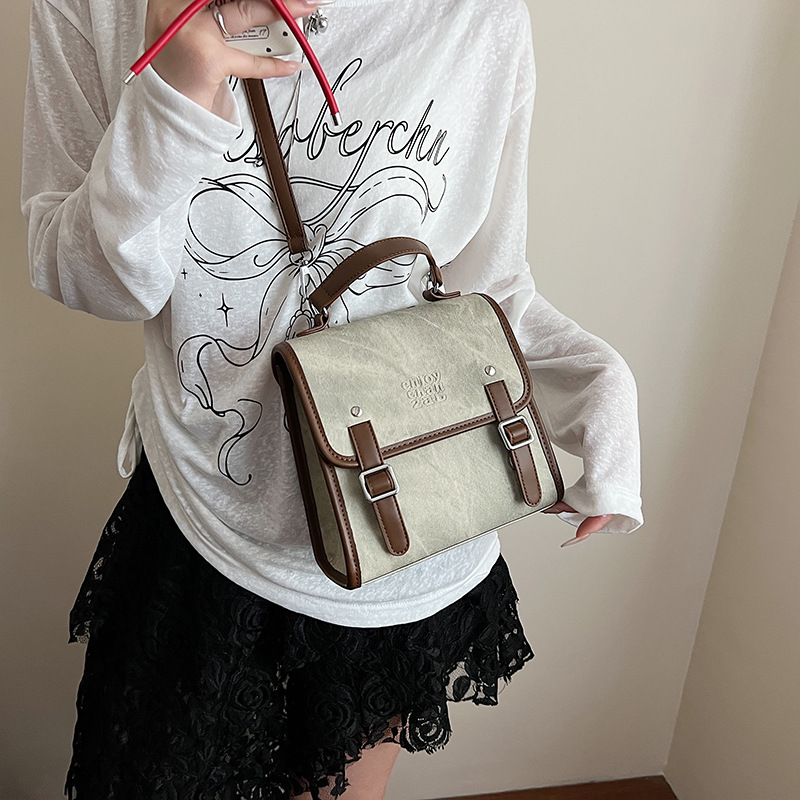Solid color fashionable and high-end handbag, a new trendy handbag for women in 2025, simple and stylish, multi-functional backpack Application Scenario