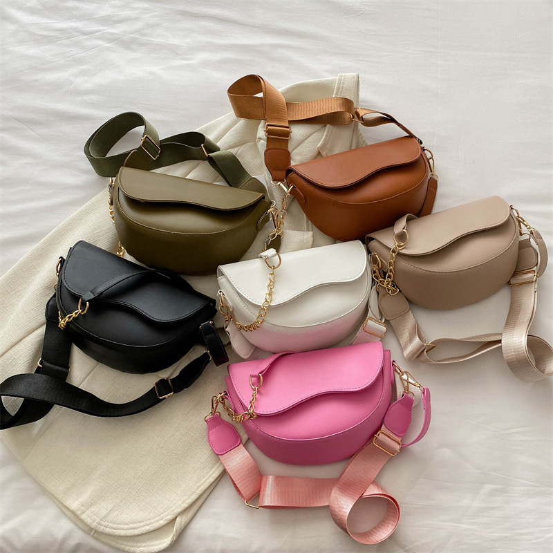 Retro small bag for women 2024 new trendy spring/summer single-shoulder crossbody bag, niche design wide shoulder strap underarm saddle bag Application Scenario