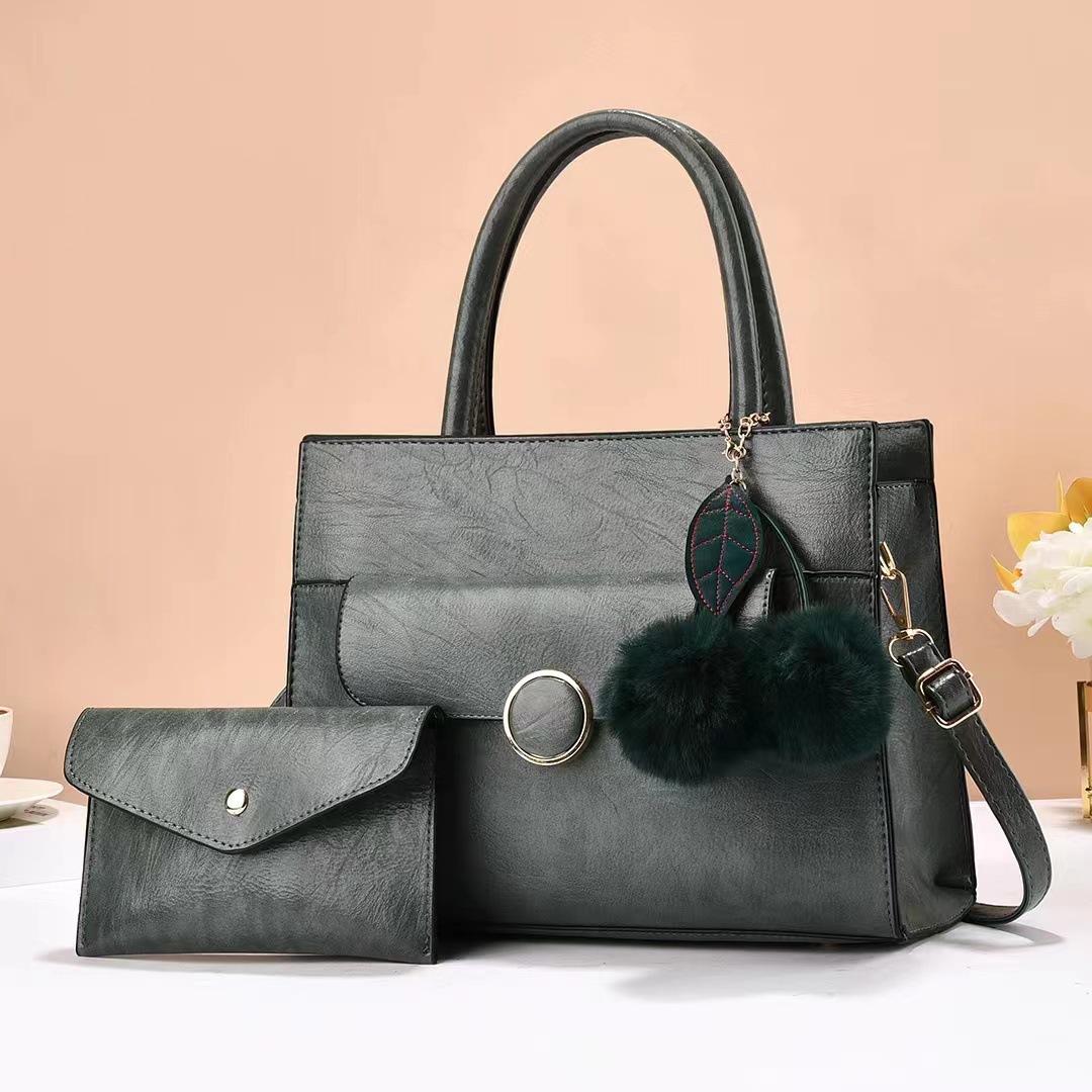 Factory fashion trend women's bag, high-end large-capacity single-shoulder crossbody bag, high-end handbag, plush pendant women's bag Application Scenario