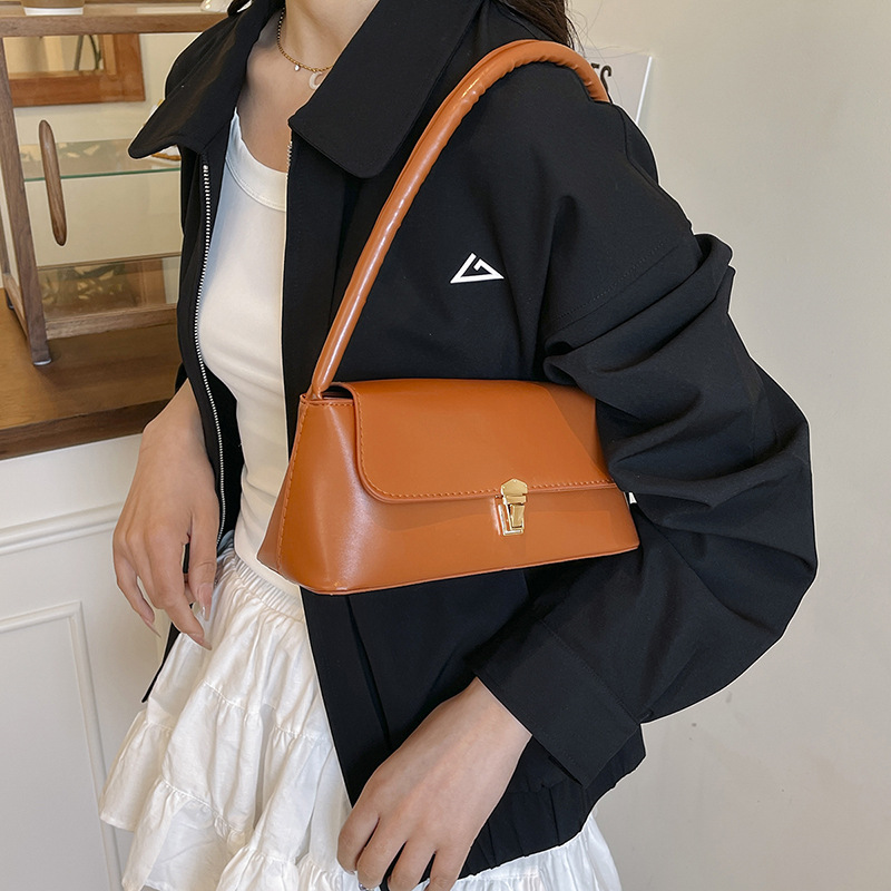 Niche hand-held shoulder bag 2025 Spring Fashion versatile handbag, retro underarm simple small square bag Specification drawing