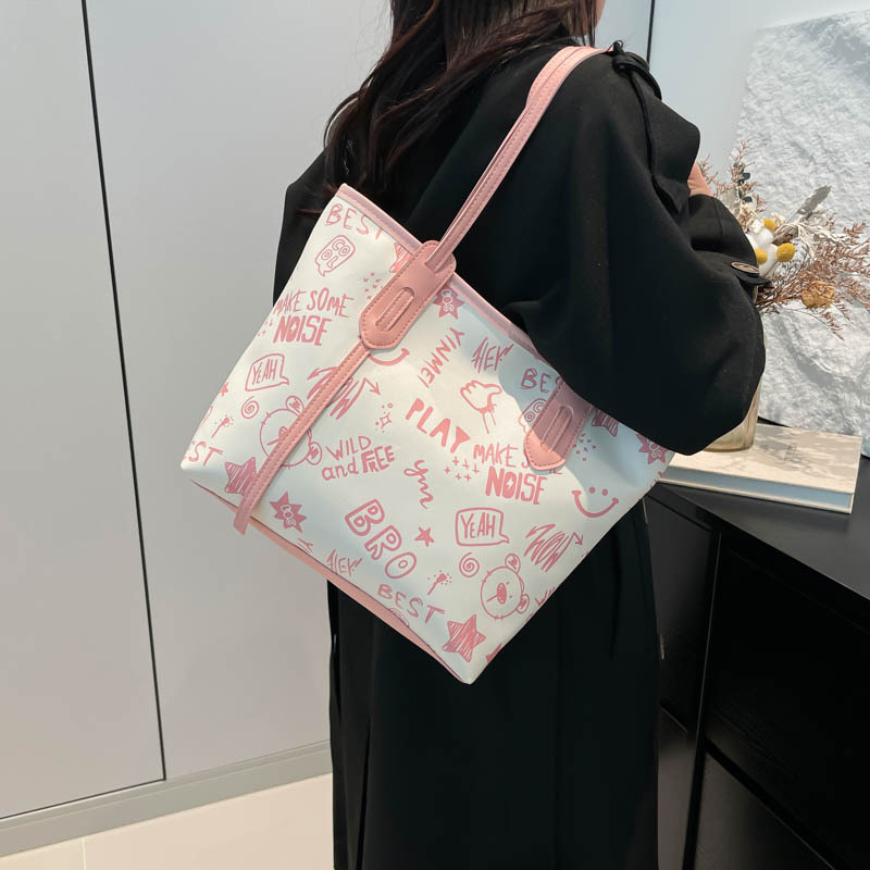 The new cute cartoon printed single-shoulder bag for women in the 2024 autumn and winter season is a versatile and trendy tote bag details Picture