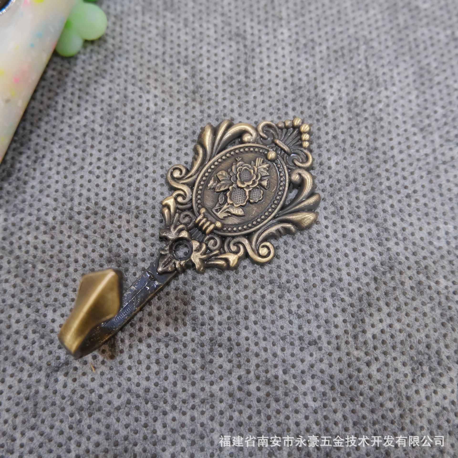 【 Yonghao 】 Hardware curtain accessories, European-style wall hooks, window decorations, zinc alloy European-style flower hooks in stock for wholesale Specification drawing