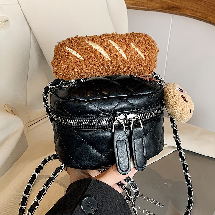 A high-end, niche design mini bag for women, a new 2024 fashionable diamond-shaped chain crossbody bag and hand-held bucket bag full figure