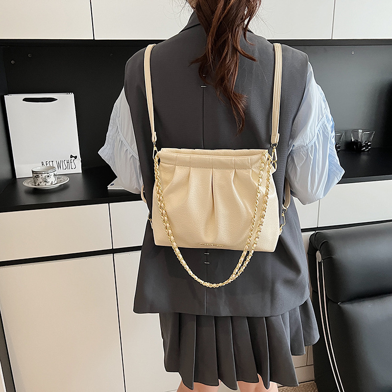 A versatile and trendy backpack for women in 2025, a high-end pleated single-shoulder bag, a fashionable chain bag, and a niche crossbody bag details Picture
